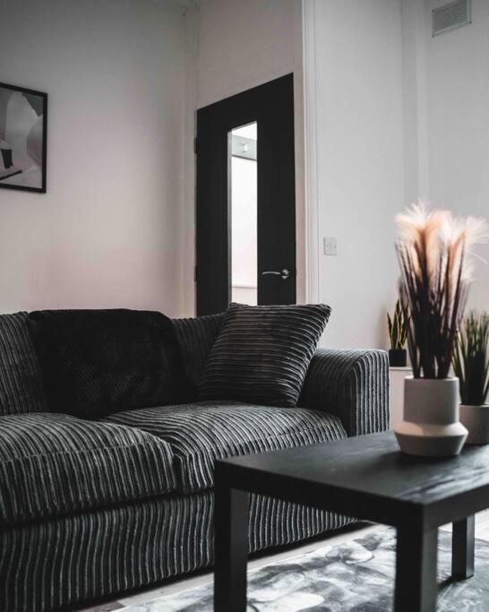 Comfortable Home In Bolton Farnworth Екстер'єр фото