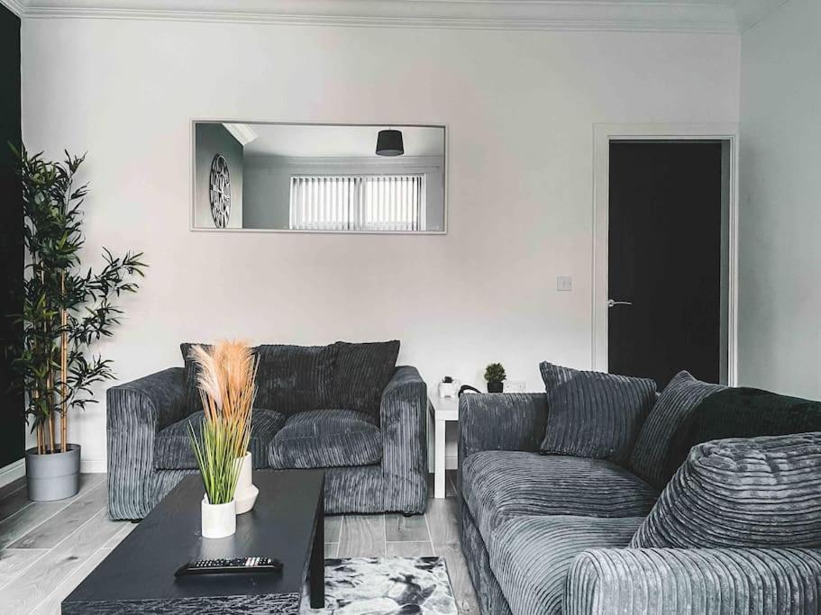 Comfortable Home In Bolton Farnworth Екстер'єр фото