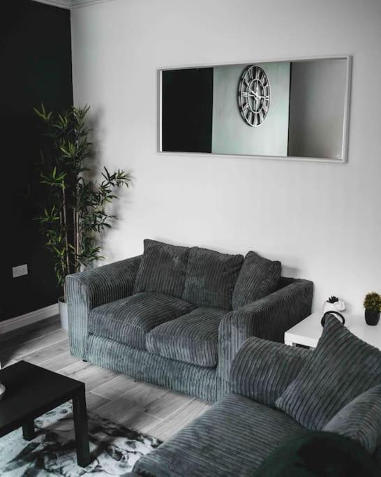 Comfortable Home In Bolton Farnworth Екстер'єр фото