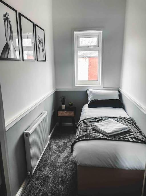 Comfortable Home In Bolton Farnworth Екстер'єр фото